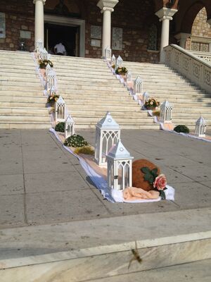 Γάμος. Στολισμός Εκκλησίας Εξωτερικός Διάδρομος.