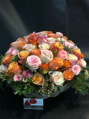 Ecuador roses.Big basket 0,65m.x0,50m. full of flowers!!!