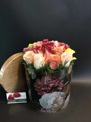 Ανθοπωλείο. (15) βαλσαμωμένα "4ever roses" τριαντάφυλλα σε "Πολυτελές" κουτί 20εκ. χ 20εκ.