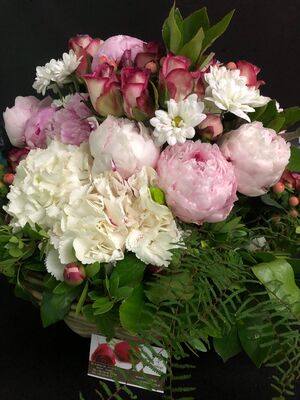 Παιώνιες & Λουλούδια Εποχής σε Καλάθι.