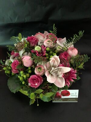 Άνοιξη με Λουλούδια σε Γυάλινο Σκεύος.