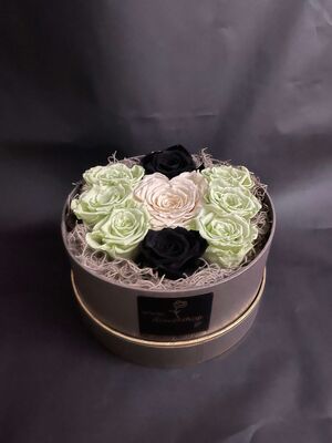 Rose Forever  (8 heads) & (1) "Heart" in Exclusive Gift Hat Box !!!
