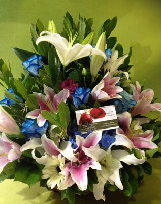 Λουλούδια σε καλάθι για νεογέννητα δίδυμα αγοράκι & κοριτσάκι !!! Αποστολή Λουλουδιών σε όλα τα μαιευτήρια.