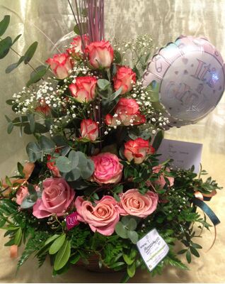 Basket arrangement with balloon