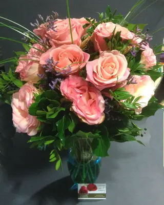 Pink Exclusive Big Headed Ecuador Roses Bouquet + Vase