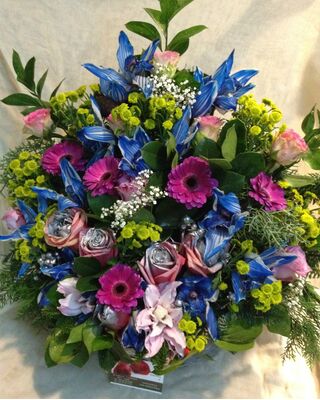 Flower arrangement vertical (one face)