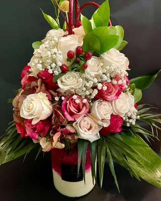Roses Red, Pinky, White Colored Bouquet. (50)stems in total + Vase.