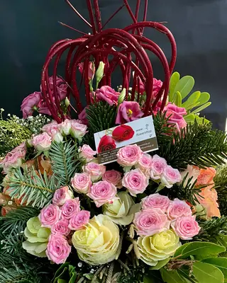 Luxurious Basket with flowers. (flowers selected upon season and theme)