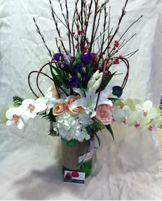 Exclusive arrangement in glass  vase.
