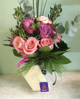 Big headed ecuadorian (best in the world) roses in vase