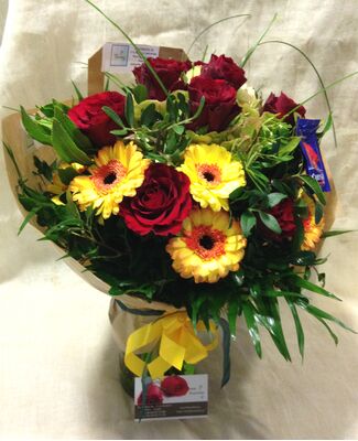 (15) Roses bouquet + Vase.Special