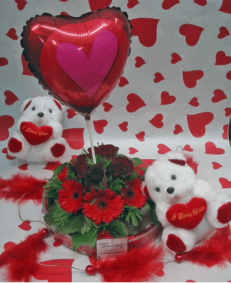 Κόκκινα τριαντάφυλλα ή τουλίπες σε γυάλινη πιατέλα + μπαλόνι + αρκουδάκι