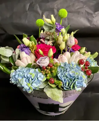 Exclusive Flower Arrangement in Glass. Very Special.