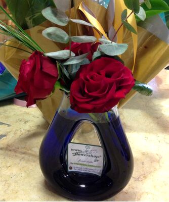 "ΈΝΑ" τριαντάφυλλο  σε βάζο ή ποτ (πολυτελές)