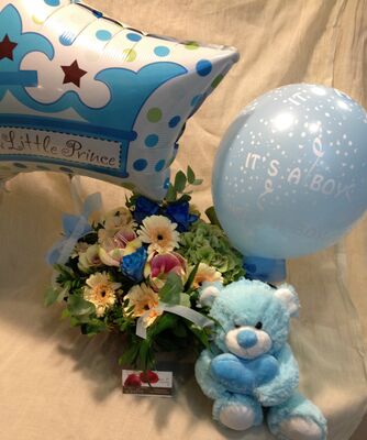 Καλάθι με άνθη, μεγάλο αρκούδο και μπαλόνι με ήλιο !!!