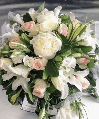 Arrangement with white flowers !!! Wedding table !!!
