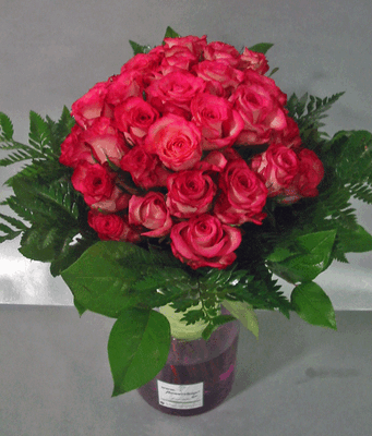 (40) ροζ - φούξια τριαντάφυλλα σε γυάλινο βάζο με χρωματιστό νερό