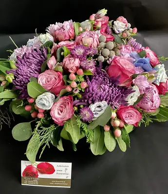 Exclusive Flower Arrangement in Glass. Very Special.