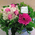 Σύνθεση με λουλούδια σε ροζ χρώματα