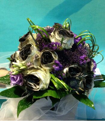 Στολισμός Εκκλησίας Με "Μαύρα" "Λιλά" "Λευκά" λουλούδια