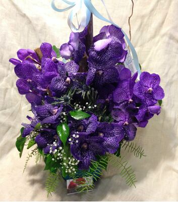 Ανθοπωλείο flowershop.gr Σύνθεση με ορχιδέες βάντα (ή φαλαίνοψις - σιμπιντιουμ)+ Διακόσμηση.Exclusive!!!