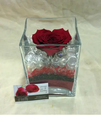 Rose Big Head (10cm)  (preserved) In Arrangement with decoration. "Heart Shape" !!! Special.