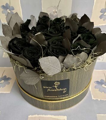 Roses Forever  (17 heads) in Hat Box.