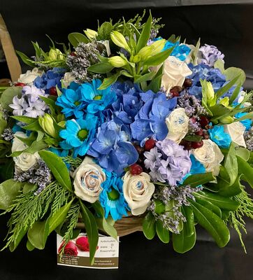 Σύνθεση με άνθη, μεγάλο αρκούδο και μπαλόνι με ήλιο !!!