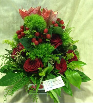 Σύνθεση με "Πολύχρωμα Λουλούδια"σε γυάλινο βάζο με χρωματιστή διακοσμητική άμμο!!!