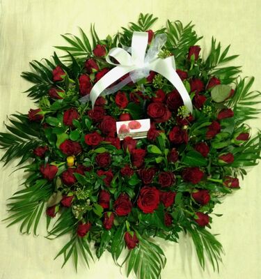 Condolences wreath EXTRA  (70 red roses)