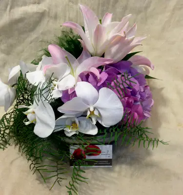 Arrangement in vase with decorative colored sand layers!!! Exclusive Flowers !!!