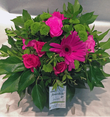 Άνθη εποχής σε μικρό καλαθάκι