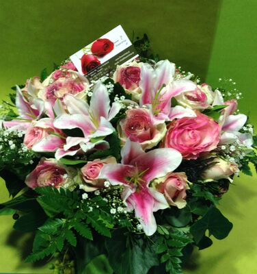 Spring colored flowers in basket. Pink Spring !!!