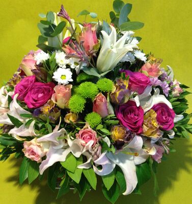 Spring colored flowers in basket. Pink Spring !!!