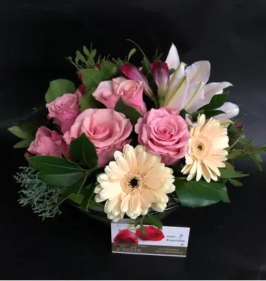 (only for Athens & Suburbs) Mixed Flowers in Glass or Ceramic & Decoration !!! 20,00€