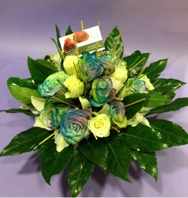 Flower arrangement "Rainbow Roses" in ceramic "paper look" pot