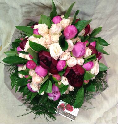 Παιώνιες (50) τεμ. & Ροζ Τριαντάφυλλα (30) τεμ. Μπουκέτο. Έξτρα Σπέσιαλ.