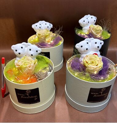Rose Forever 6cm (head diameter) in "Hatbox" with led lights, teddy and decoration