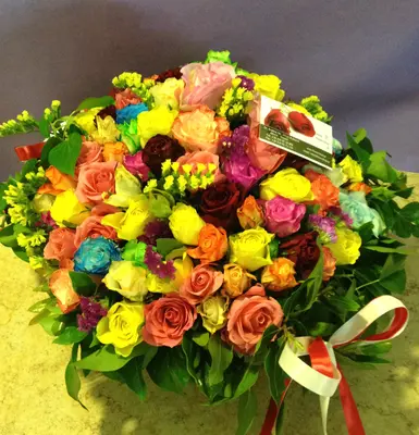 Mixed colored roses in Basket. Party Poses  (100)  stems.