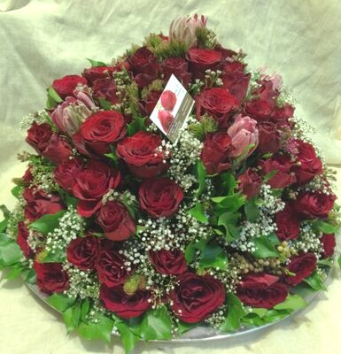 Darling this exclusive roses arrangement is for you !!!