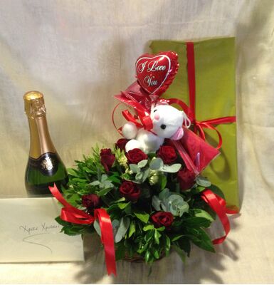 "Όλα σε Ένα" Σύνθεση Βαλεντίνου" (11) Τριαντάφυλλα Καλάθι + Σαμπάνια + Σέξι Εσώρουχα + Αρκουδάκι+Σοκολατάκια+Μπαλόνι