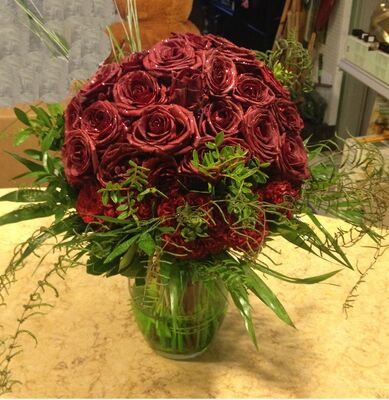 Red roses (40) stems  A Quality Dutch. Special in Vase.