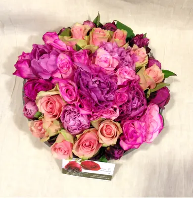 roses cake in glass