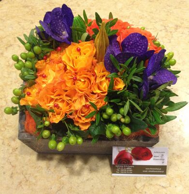 "Grouped" colored flowers in basket. Colored  Spring !!! (35cm basket size)