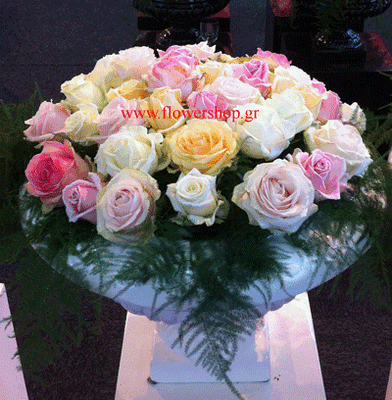 Roses arrangement in pot (35) stems