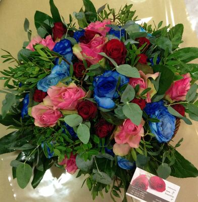 Red and blue flowers bouquet
