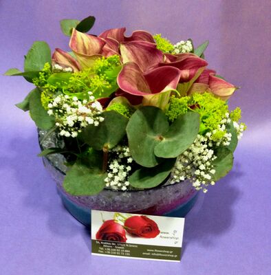 Ανθοπωλείο. Κάλλες Σύνθεση σε γυάλινο βάζο