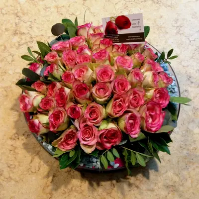 roses cake in glass