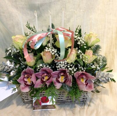 Christmas arrangement in basket with candles