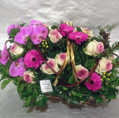 Ανθοπωλείο . Σύνθεση σε καλάθι